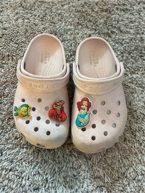 CROCS Kids Light Pink Clog with Disney Little Mermaid Jibbitz